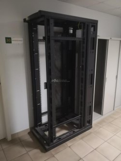 Серверный шкаф NetShelter SX 42U