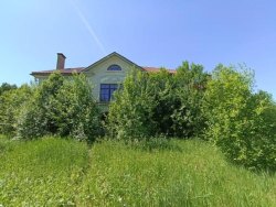 Жилой дом (3 этажа) площадью 1 381,7 кв.м., инв. номер 179:055-8167, лит. А,А1,а, а1, а3…