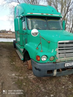 Freightliner, 2000 г.в., VIN: 1FUYSSEDS1LF25340, ГРЗ:В429ОТ53; цвет: Зеленый