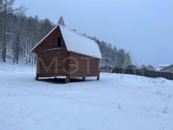 жилое здание и земельный участок