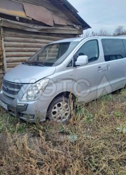 Автомобиль марки HYUNDAI модель ГРАНД СТАРЕКС 2010 г.в. VIN-номер: KMJWA37JBAU202544 (дале