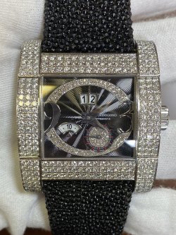 Наручные часы «De Grisogono», в корпусе из белого золота 750 пробы, инкрустированные россыпью белых…