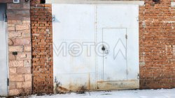 Гараж 22 кв.м. и 33/1000 доли земельного участка в Уссурийске 