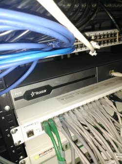 АТС IP Yeastar Р570