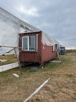 Здание жилое и земельный участок