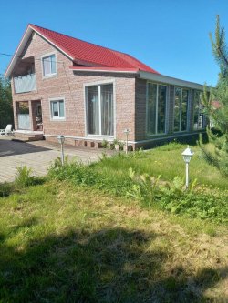 Земельный участок с жилым домом, гаражом и баней