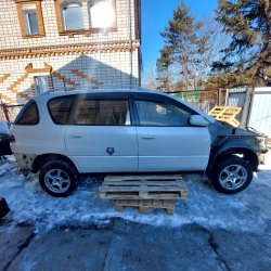 Легковой автомобиль, марка: TOYOTA, модель: IPSUM, год изготовления: 1999, цвет: белый, ПТС: 27 РО…