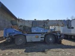 кран самоходный Komatsu LW250-5, 2006 г.в., состояние: нерабочий, разукомплектован