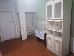 1/4 доля квартиры и 1/4 доля земельного участка в Абакане 