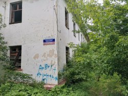 Нежилое здание вечерней школы № 9 с кадастровым номером 25:30:020401:2410 общей площадью 528,9…