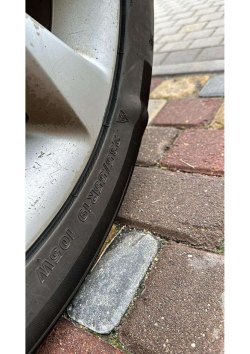 Продажа имущества должника Гончар Марины Валерьевны Автомобиль
Марка LEXUS
Модель RX350 Лот №1