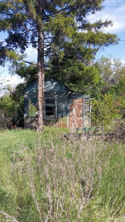 Помещение 8 кв.м. и земельный участок 1304 кв.м. в Волгограде 