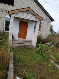 Жилой дом с подвалом площадью 297 кв. и земельным участком площадью 1 243 кв. м в р.п. им. В.И…