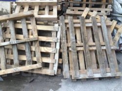 Комплект из 32 поддонов деревянный