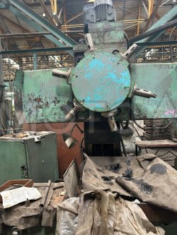 Станок вертикально-сверлильный с ЧПУ 2Р135Ф2-1