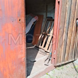 Гаражный бокс 18,6 кв.м. и земельный участок 23+/-1,68 кв.м. в Красноярском крае