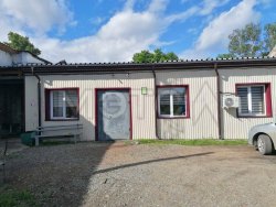 Помещения и земельный участок 2467 +/- 18 кв.м. в Биробиджане