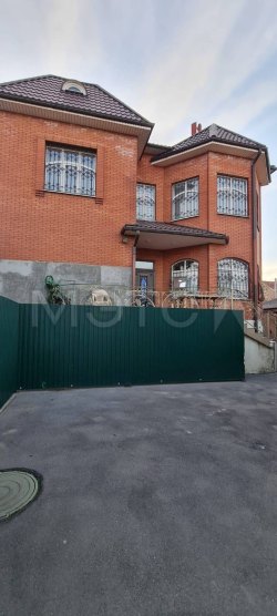 Здания, дом 354,7 кв.м. и земельный участок 505 кв.м. в Ростове-на-Дону