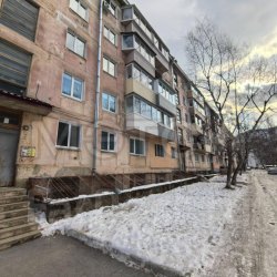 2/3 доли помещения и 1/3 доля помещения в Приморском крае