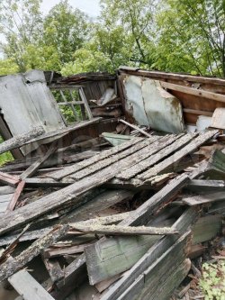 1/2 доля здания и 1/2 доля земельного участка в Пермском краю