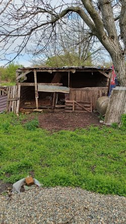 1/7 доля в праве на жилое здание,
площадь: 60,4 кв.м., кадастровый номер:
26:06:231903:86 и 1/7…