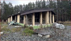 Дом 483,7 кв.м, постройки и земельный участок 3193 +/- 494 кв.м. в Свердловской обл.