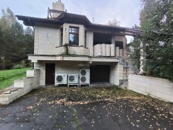 Здание (баня), площадь 49,9 кв. м, КН: 50:08:0000000:5010; Здание (жилой дом), площадь 548,1 кв. м…