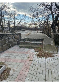 Нежилое здание, площадь: 83,3кв.м., кадастровый номер: 23:47:0208013:208 и земельный участок…