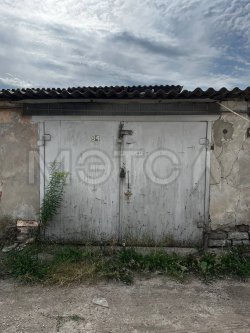 Земельный участок с постройкой