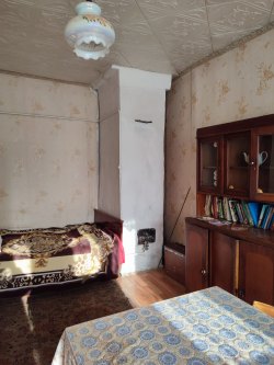 лот № 1. 1/3 доля в общей долевой собственности на жилое помещение, площадью 32,3 кв.м., этаж 01…