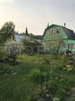 1/6 доля здания и 1/6 доля земельного участка в Свердловской обл.