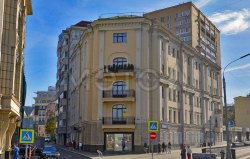 Квартира в Москве, 195,6 кв.м. и товарно-материальные ценности