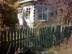 Здание 30,2 кв.м. и земельный участок 1000+/-7,08 кв.м. в Брянской обл. 