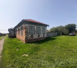 1/4 доля в праве на жилое здание, площадь: 49 кв.м., кадастровый номер: 34:11:040001:683, и 1/4…