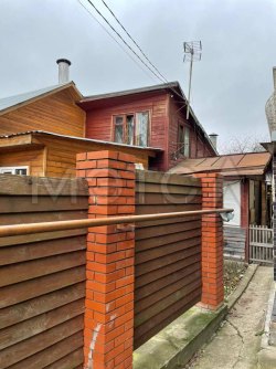 54/100 доли дома и земельный участок 135 кв.м. в Московской обл. 