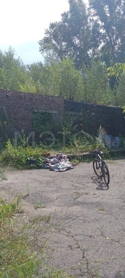 1/2 доля здания и 1/2 доля земельного участка в Кемеровской обл. 