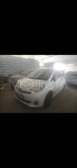 Toyota Ractis, 2011 года, 109 лс, 200000 км 