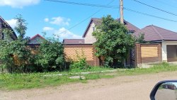 Жилой дом и земельный участок