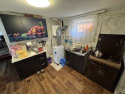 1/5 доля в праве на жилое здание,площадь: 55,3кв.м., кадастровый номер:26:27:060501:102 и 1/5 доля…