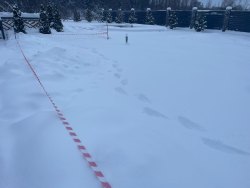 Земельный участок частично огороженный забором на ленточном фундаменте, с бетонной чашей под…