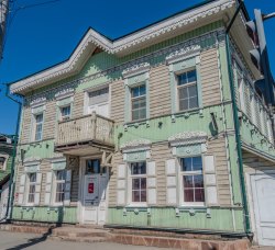 Имущественный комплекс, состоящий из 2-х нежилых зданий 216 кв. м и 440,8 кв. м. и земельного…