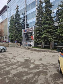 Нежилые помещения (15 шт.) - 3 566,9 кв. м, земельный участок - 659 +/- 7 кв. м, адрес: Республика…