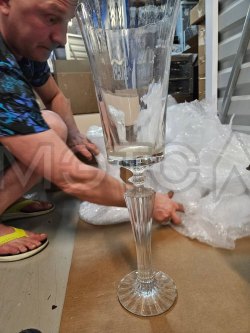 Ваза прозрачная большая на ножке 