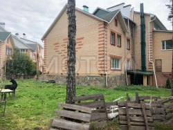 Дом 276,4 кв.м. и земельный участок 275 кв.м. в Челябинской обл. 