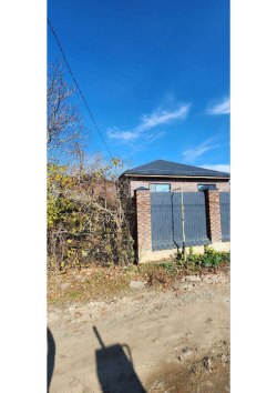 Жилое здание и земельный участок по адресу: Ставропольский край, г. Ставрополь, с/т "Виктория" №52