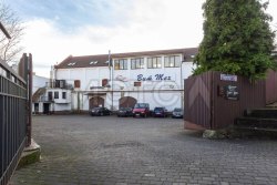 Здание 1700,6 кв.м. и земельные участки в Калининграде 