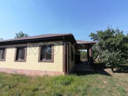 1/3 жилого дома, площадью 88,4 кв.м и 1/3 земельного участка, площадью 606+/-5,17 кв.м., Ростовская…