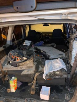 транспортное средство HYUNDAI TERRACAN, 2002 год выпуска, VIN: KMHNM81WP2U047768, цвет серый…