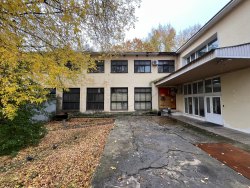 Здание нежилое, КН: 77:08:0005006:1055, площадь 2350,3 кв. м; Право аренды земельного участка…