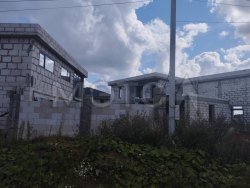 Объект незавершенного строительства 515, кв.м, здание 296.4 кв.м и земельный участок 1626 кв.м в…